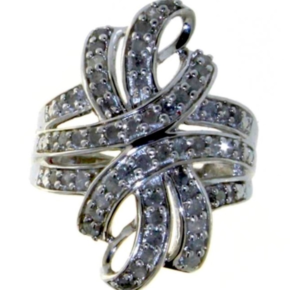 Gorgeous 1.00 carat Diamond ring!! - Picture 1 of 2